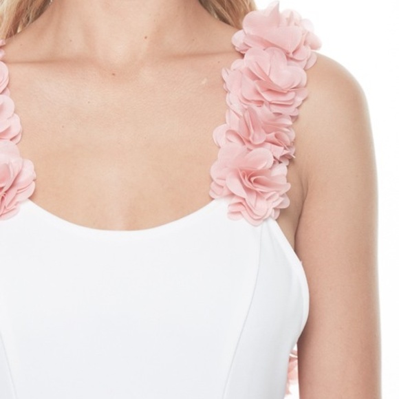 Pretty Bodysuit With Flower Detail - Picture 4 of 4